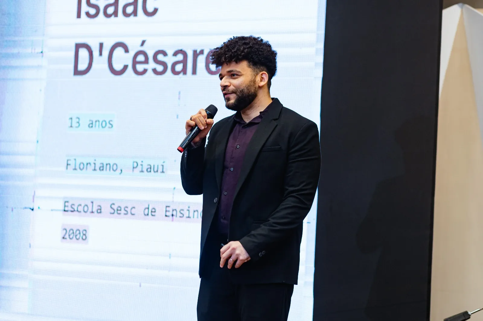Foto da palestra no Sesc Cidadania sobre habilidades digitais e IA na educação