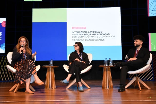 Mesa-redonda sobre IA e personalização na educação durante o 1º Congresso da Rede Sesc